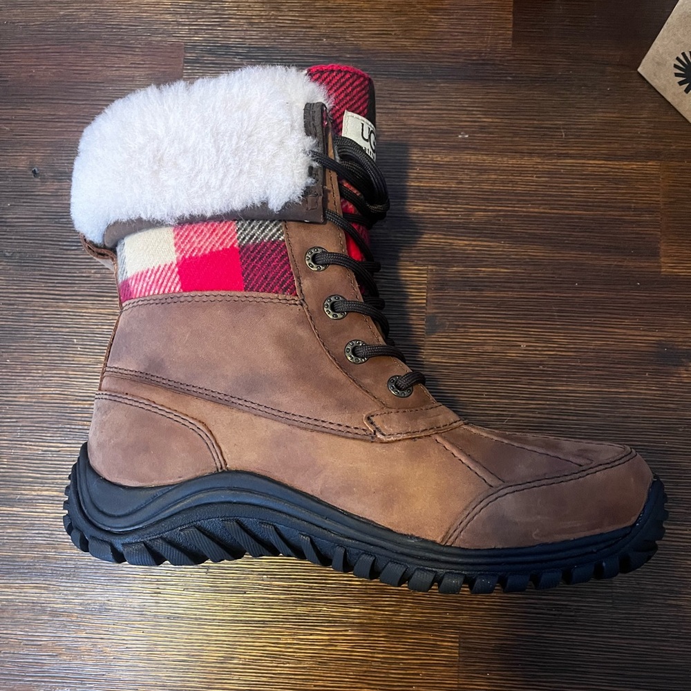 UGG Adirondack plaid new in box